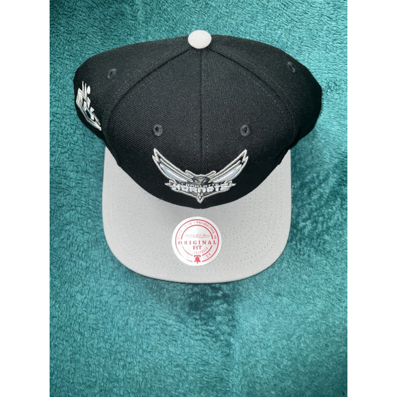 Charlotte Hornets Mitchell & Ness Hat 2 Tone Black Shady OG Snapback NBA Cap - Picture 1 of 9